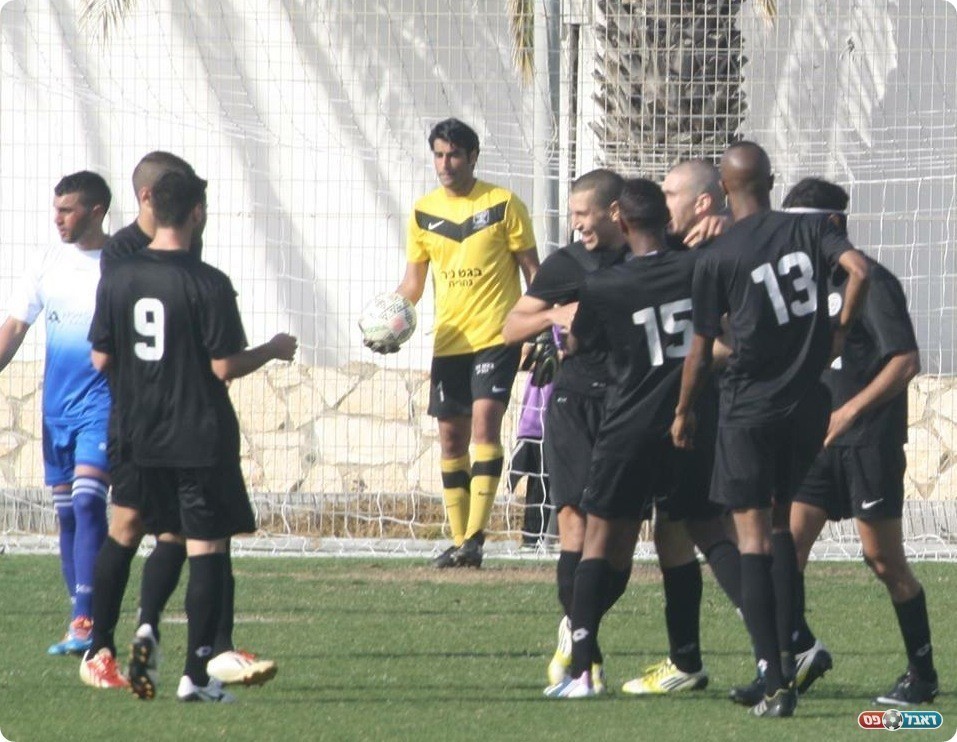 חדרה חוגגים עם הכובש אליעז שושן(צילום: פישנזון)